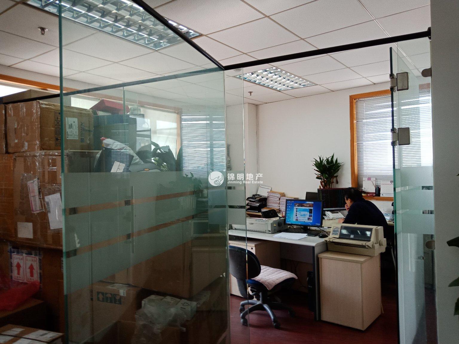 万体馆徐汇晶典大厦158平米写字楼出租